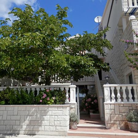 Apartments Hrgovic Рогозница Екстериор снимка