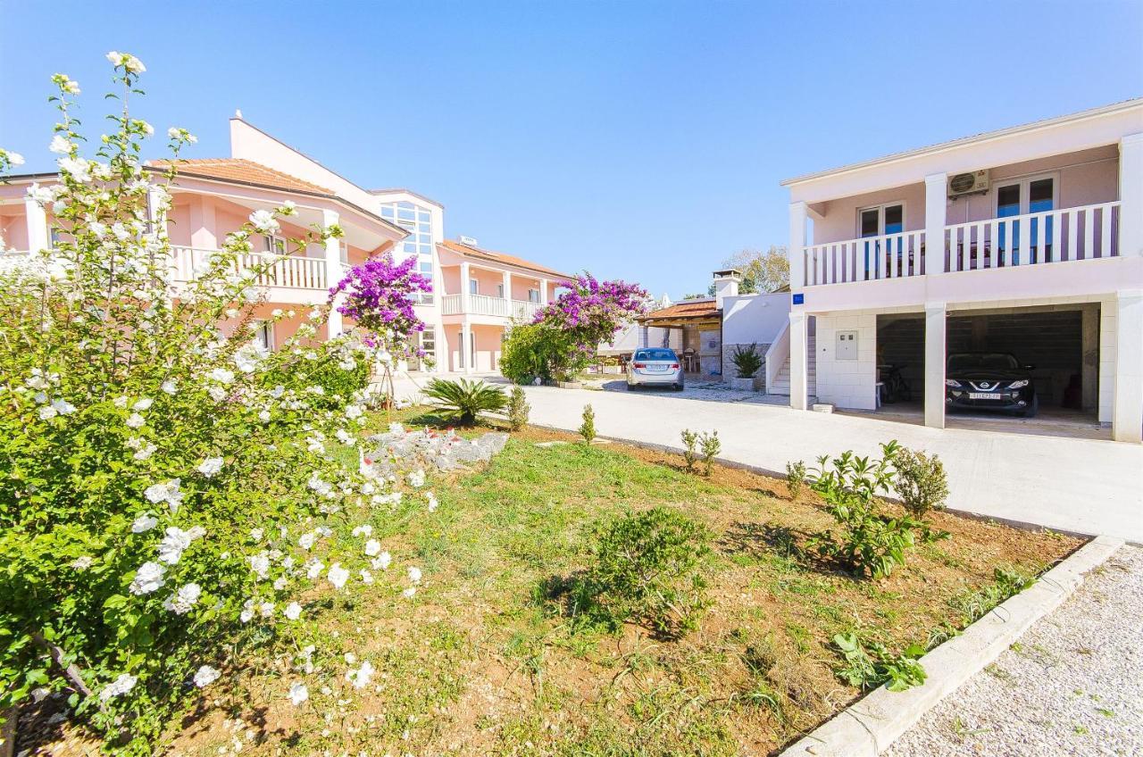 Apartments Hrgovic Рогозница Екстериор снимка