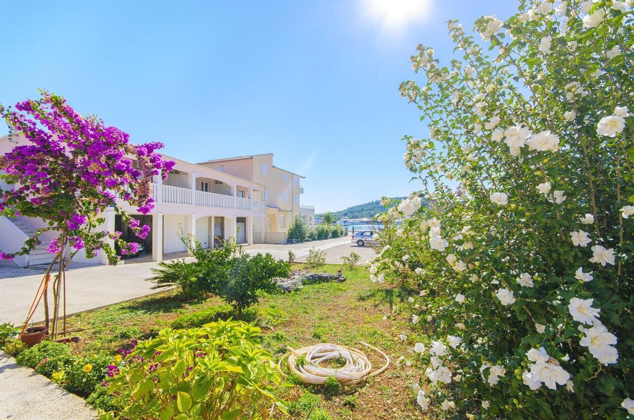 Apartments Hrgovic Рогозница Екстериор снимка