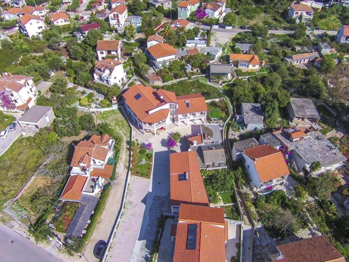 Apartments Hrgovic Рогозница Екстериор снимка