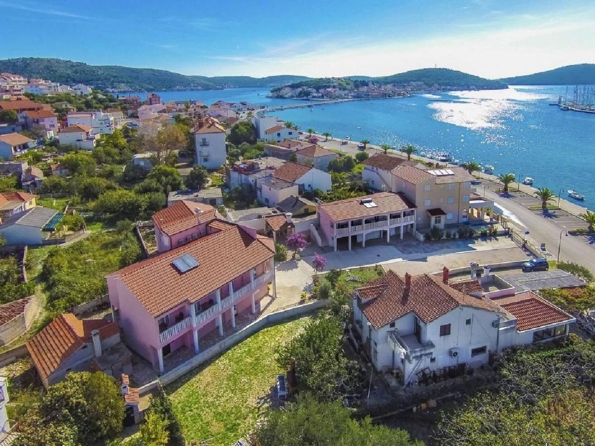 Apartments Hrgovic Рогозница Екстериор снимка