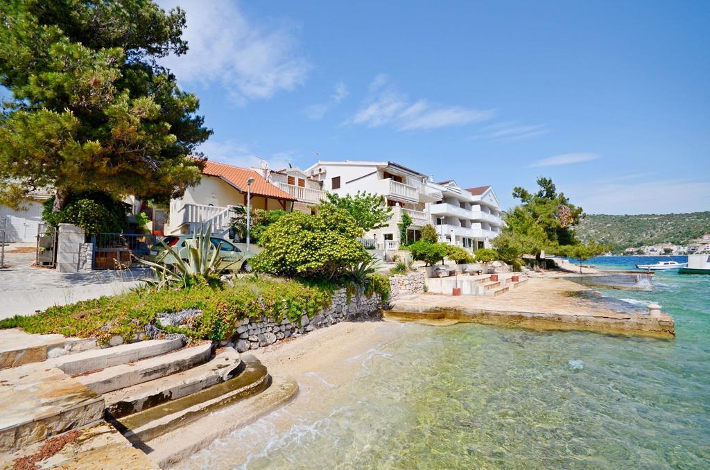 Apartments Hrgovic Рогозница Екстериор снимка