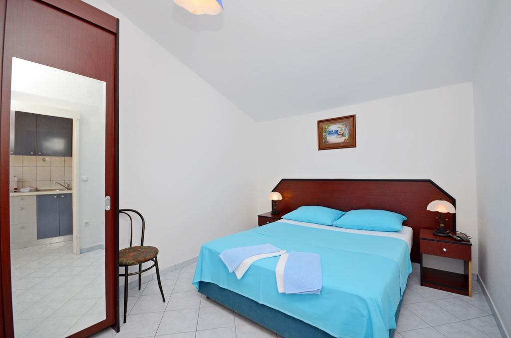Apartments Hrgovic Рогозница Екстериор снимка