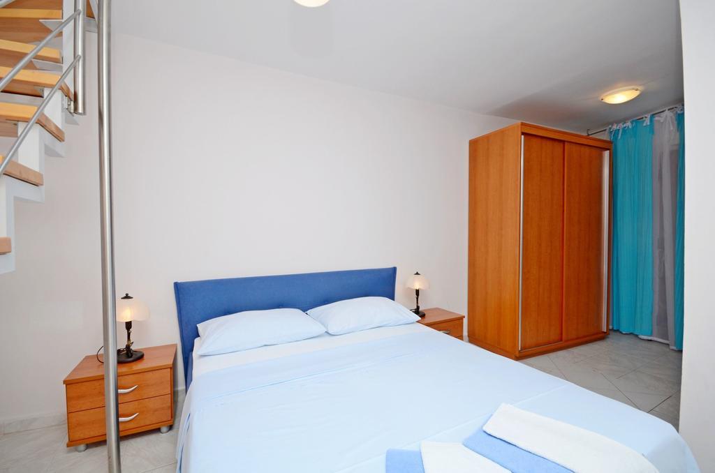 Apartments Hrgovic Рогозница Екстериор снимка