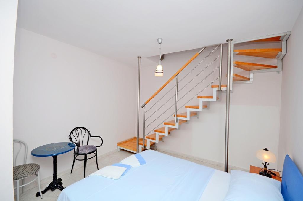 Apartments Hrgovic Рогозница Екстериор снимка