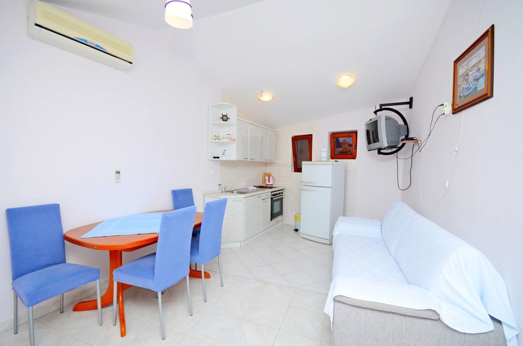 Apartments Hrgovic Рогозница Екстериор снимка