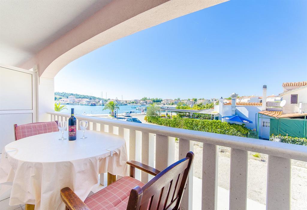 Apartments Hrgovic Рогозница Екстериор снимка