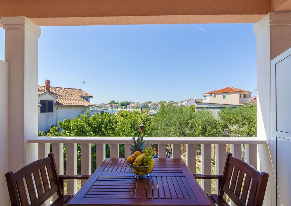 Apartments Hrgovic Рогозница Екстериор снимка