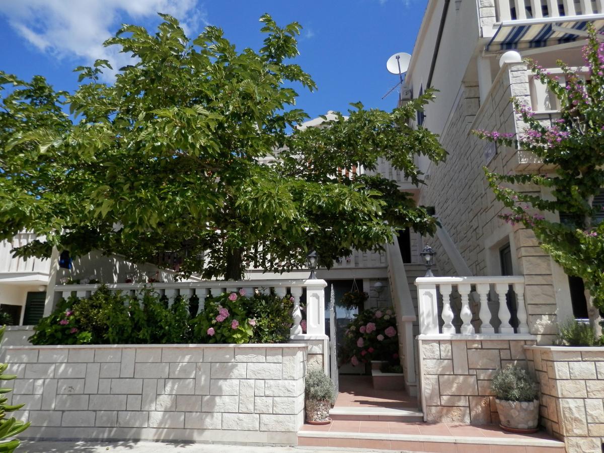 Apartments Hrgovic Рогозница Екстериор снимка