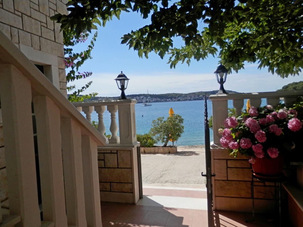 Apartments Hrgovic Рогозница Екстериор снимка