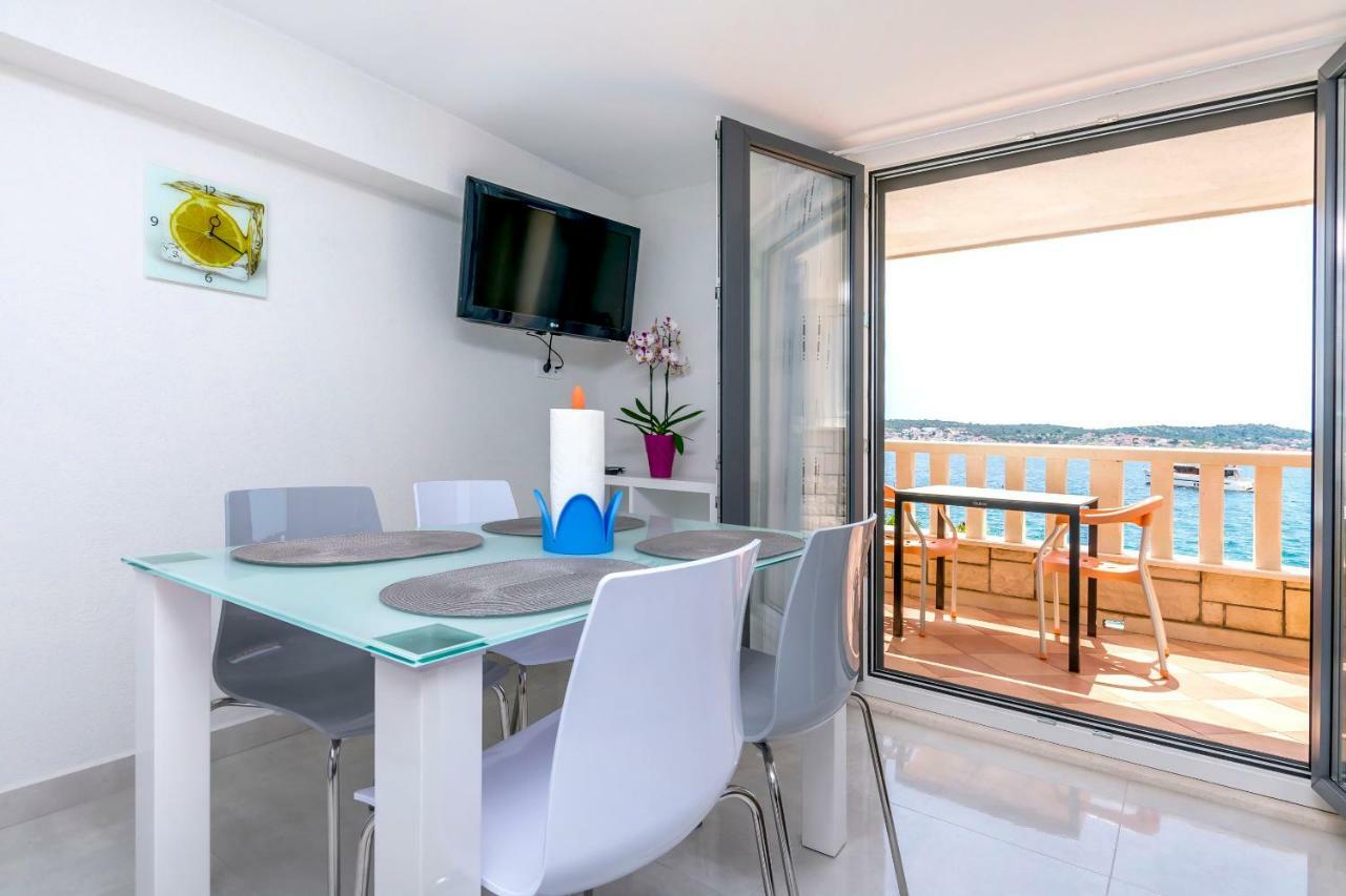 Apartments Hrgovic Рогозница Екстериор снимка