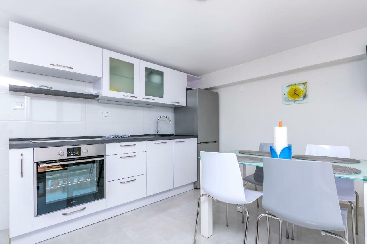 Apartments Hrgovic Рогозница Екстериор снимка