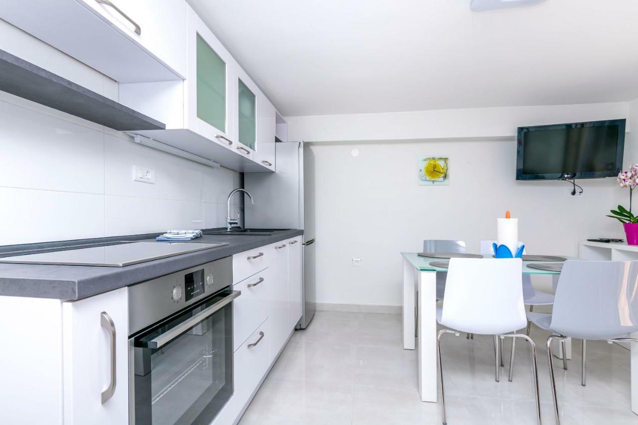 Apartments Hrgovic Рогозница Екстериор снимка