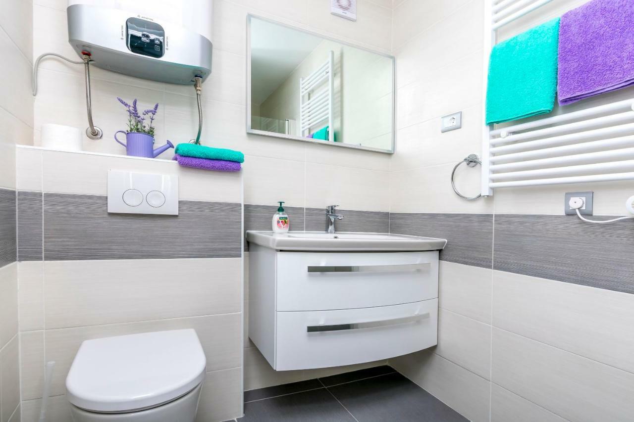 Apartments Hrgovic Рогозница Екстериор снимка
