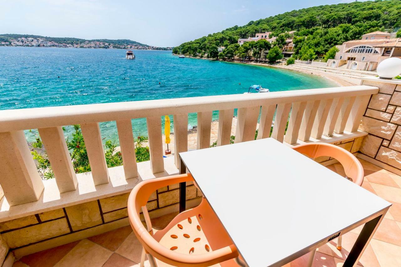 Apartments Hrgovic Рогозница Екстериор снимка