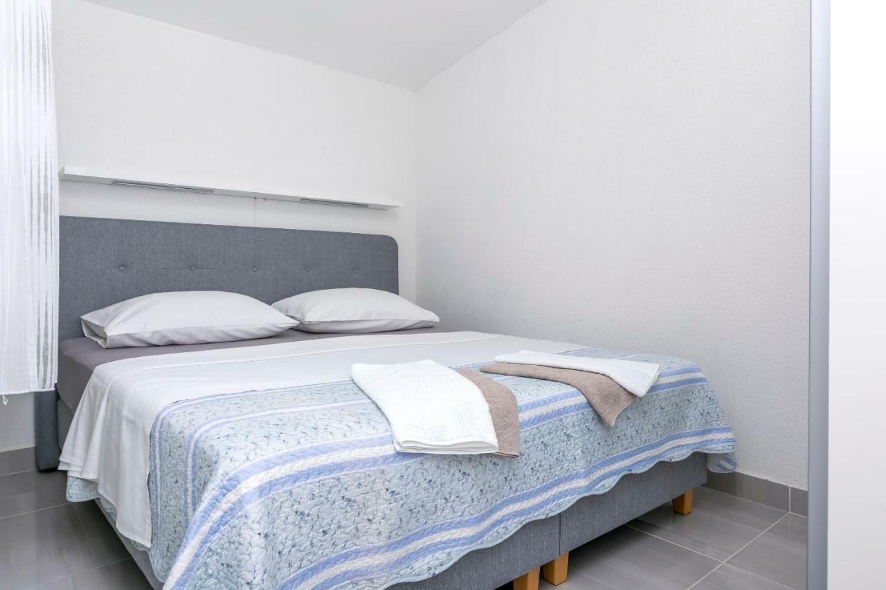 Apartments Hrgovic Рогозница Екстериор снимка
